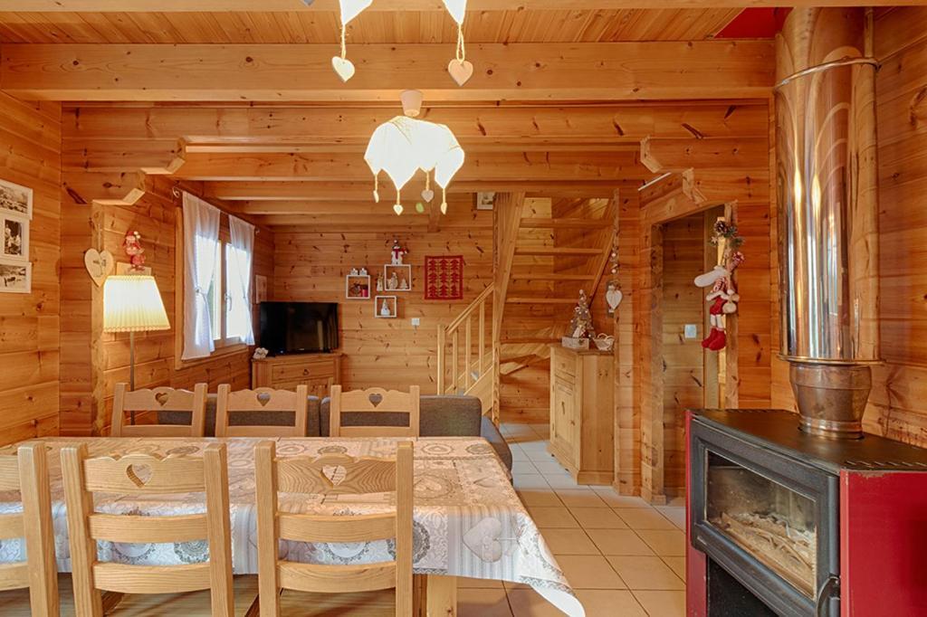 Chalet Avec Jacuzzi Et Piscine, Deco Soignee Esprit Cocooning Ramonchamp